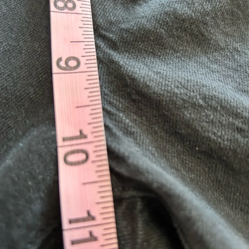 Levi Strauss & Co Women’s Button Fly Black Jeans

Size 8 - Picture 8 of 9